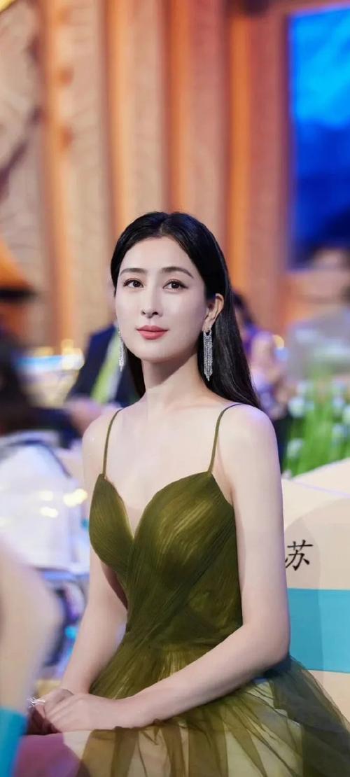 居11年的马苏现如今依旧孑然一身m6米乐被黑人驮在肩上和孔令辉同(图4)